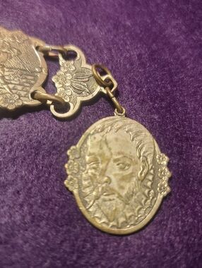 VINTAGE DON QUIXOTE DE LA MANCHA W/STORY SCENES PANELS FOB  BRACELET